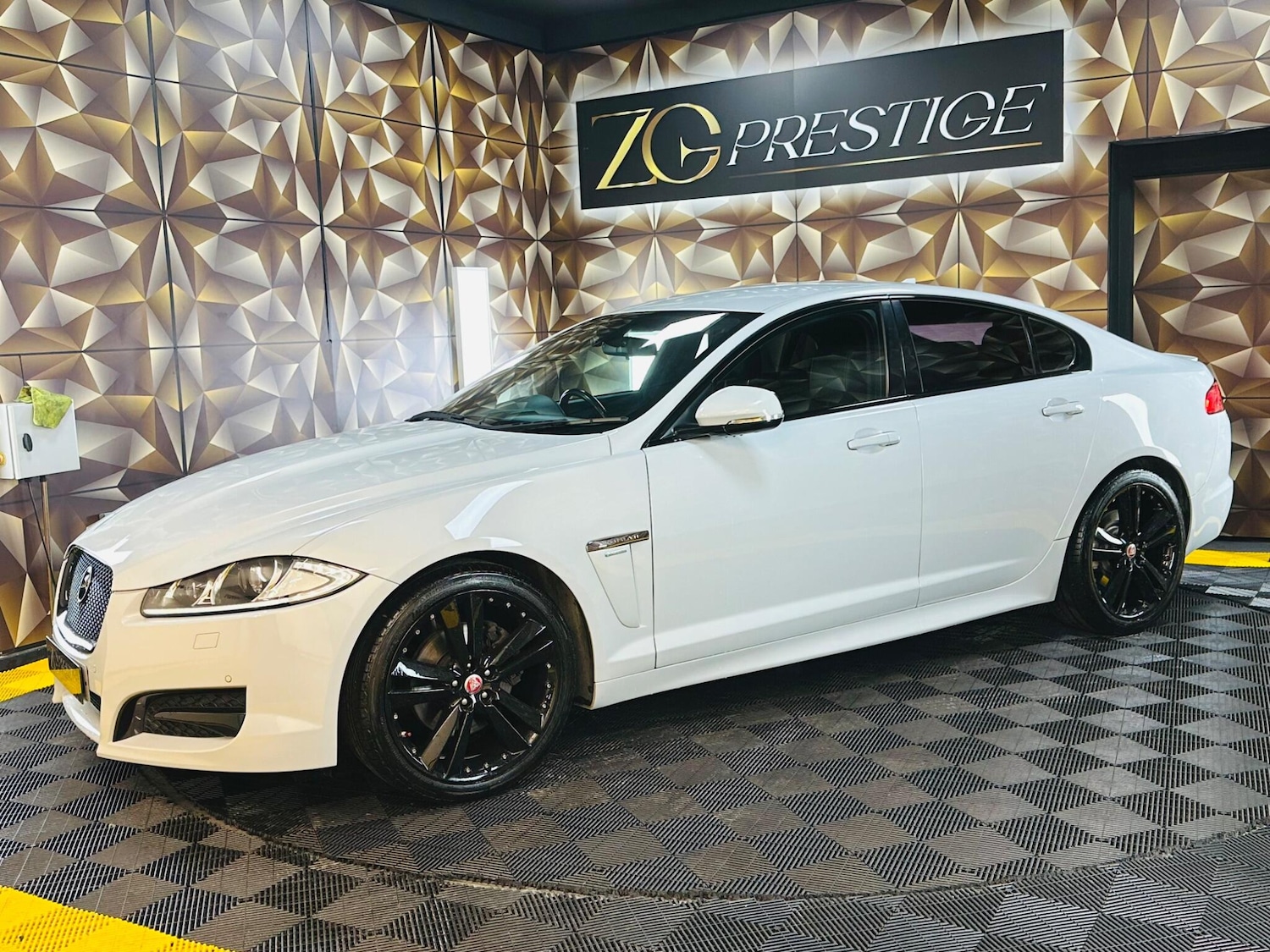 Used Jaguar XF 2015 for sale - 77131908: Photo 15