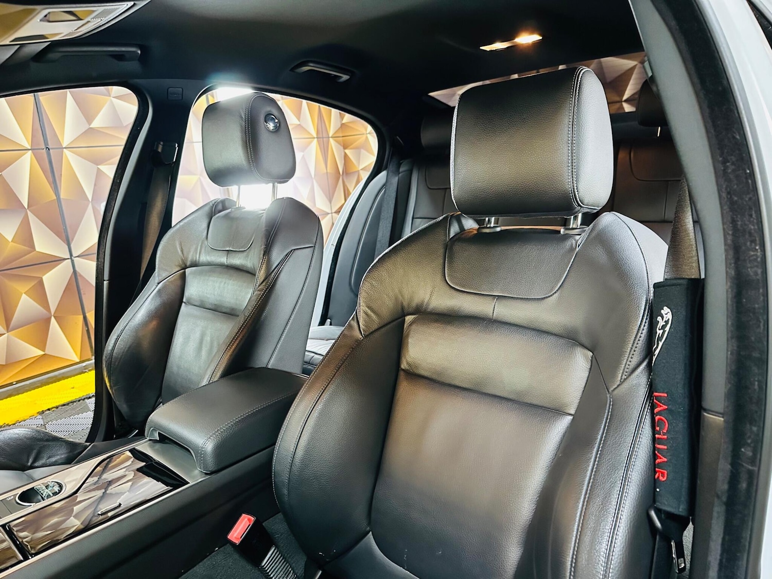 Used Jaguar XF 2015 for sale - 77131908: Photo 18