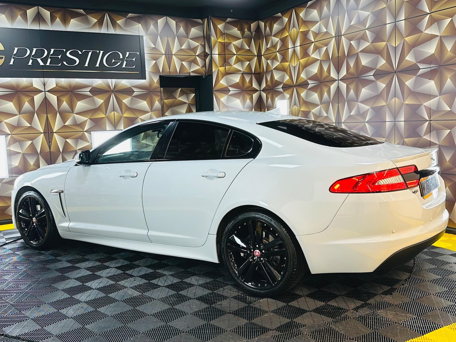 Used Jaguar XF 2015 for sale - 77131908: Photo 33