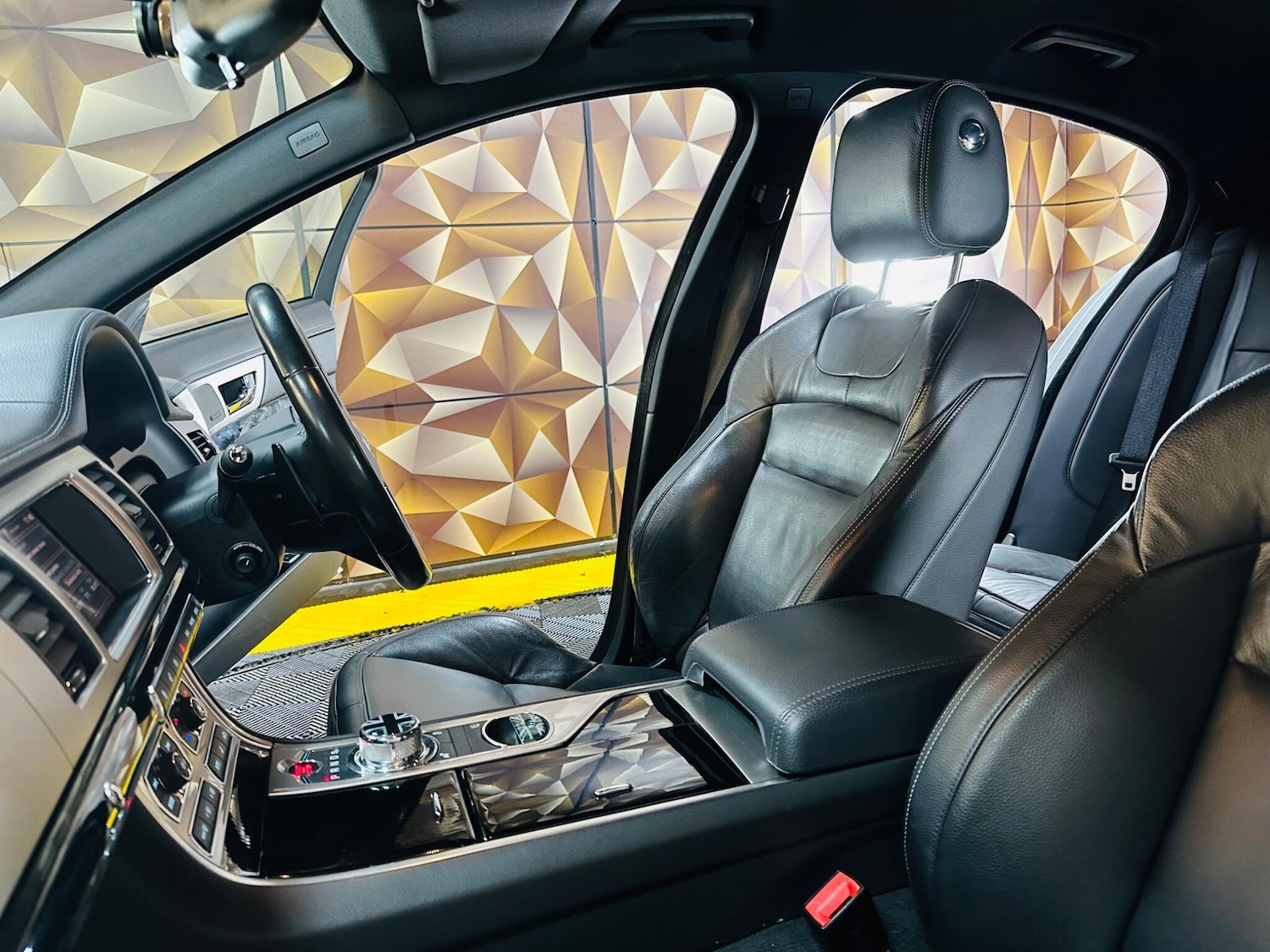 Used Jaguar XF 2015 for sale - 77131908: Photo 4