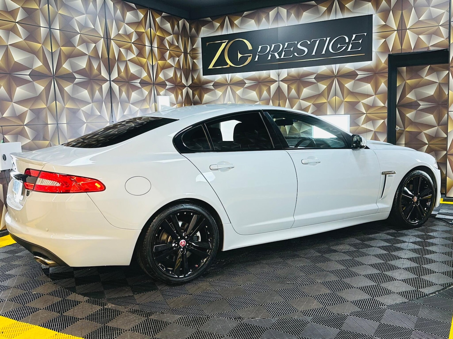 Used Jaguar XF 2015 for sale - 77131908: Photo 44
