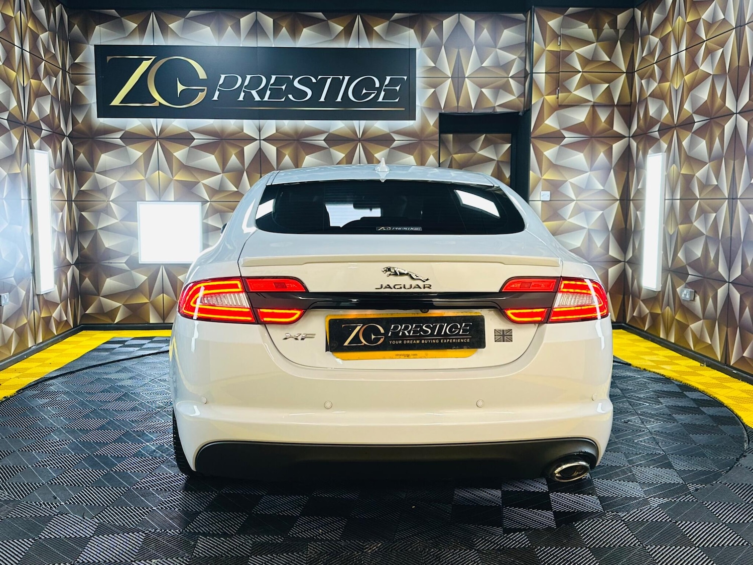 Used Jaguar XF 2015 for sale - 77131908: Photo 5