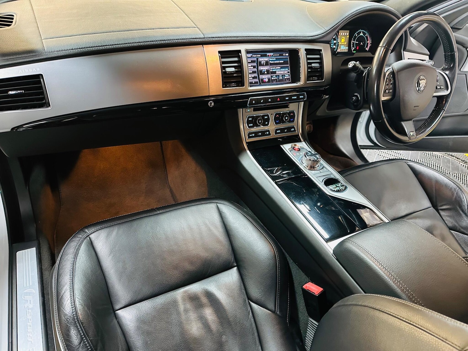 Used Jaguar XF 2015 for sale - 77131908: Photo 6