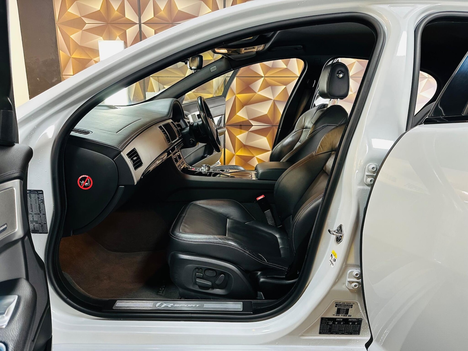 Used Jaguar XF 2015 for sale - 77131908: Photo 60