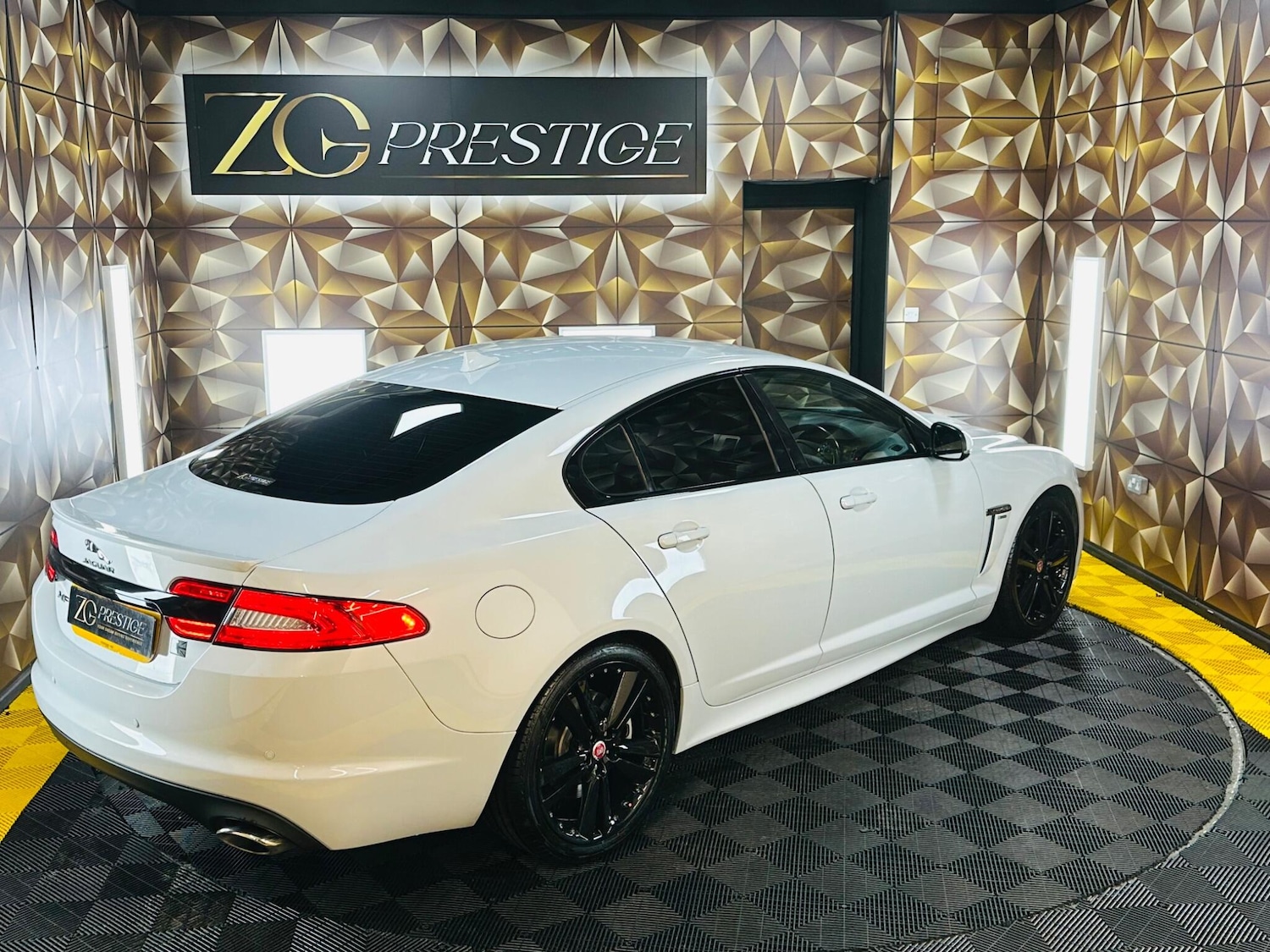 Used Jaguar XF 2015 for sale - 77131908: Photo 7