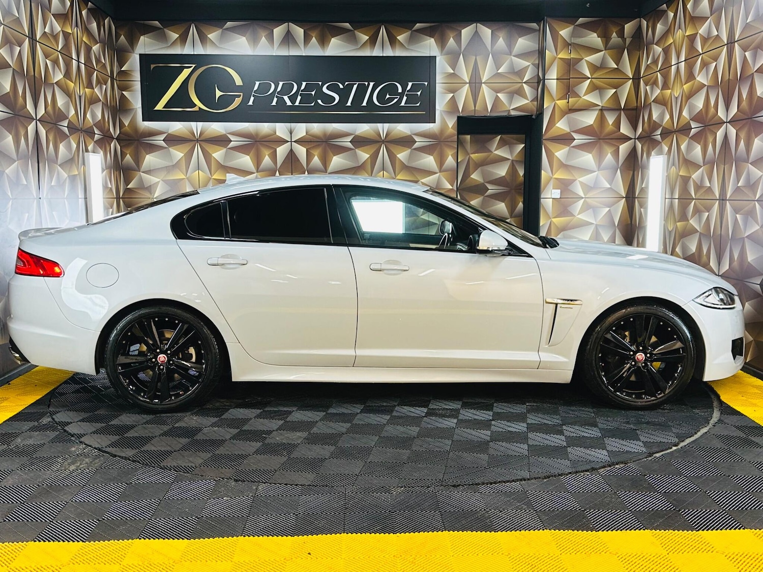 Used Jaguar XF 2015 for sale - 77131908: Photo 9