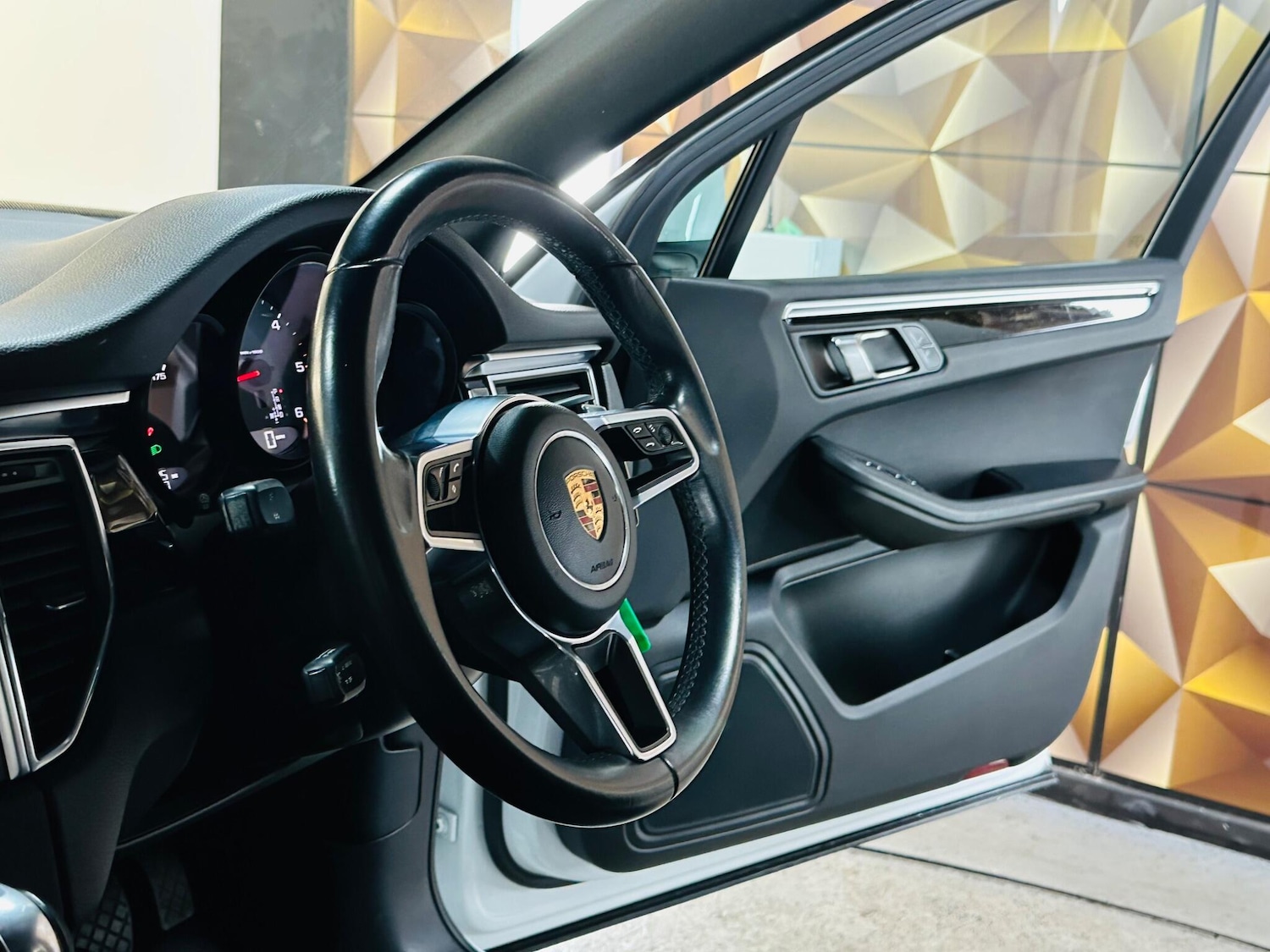 Used Porsche Macan 2015 for sale - 76824524: Photo 18