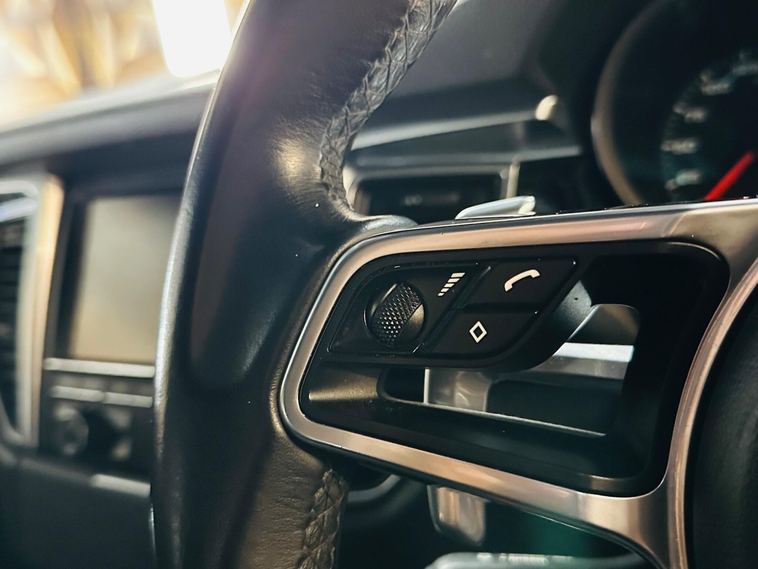 Used Porsche Macan 2015 for sale - 76824524: Photo 53