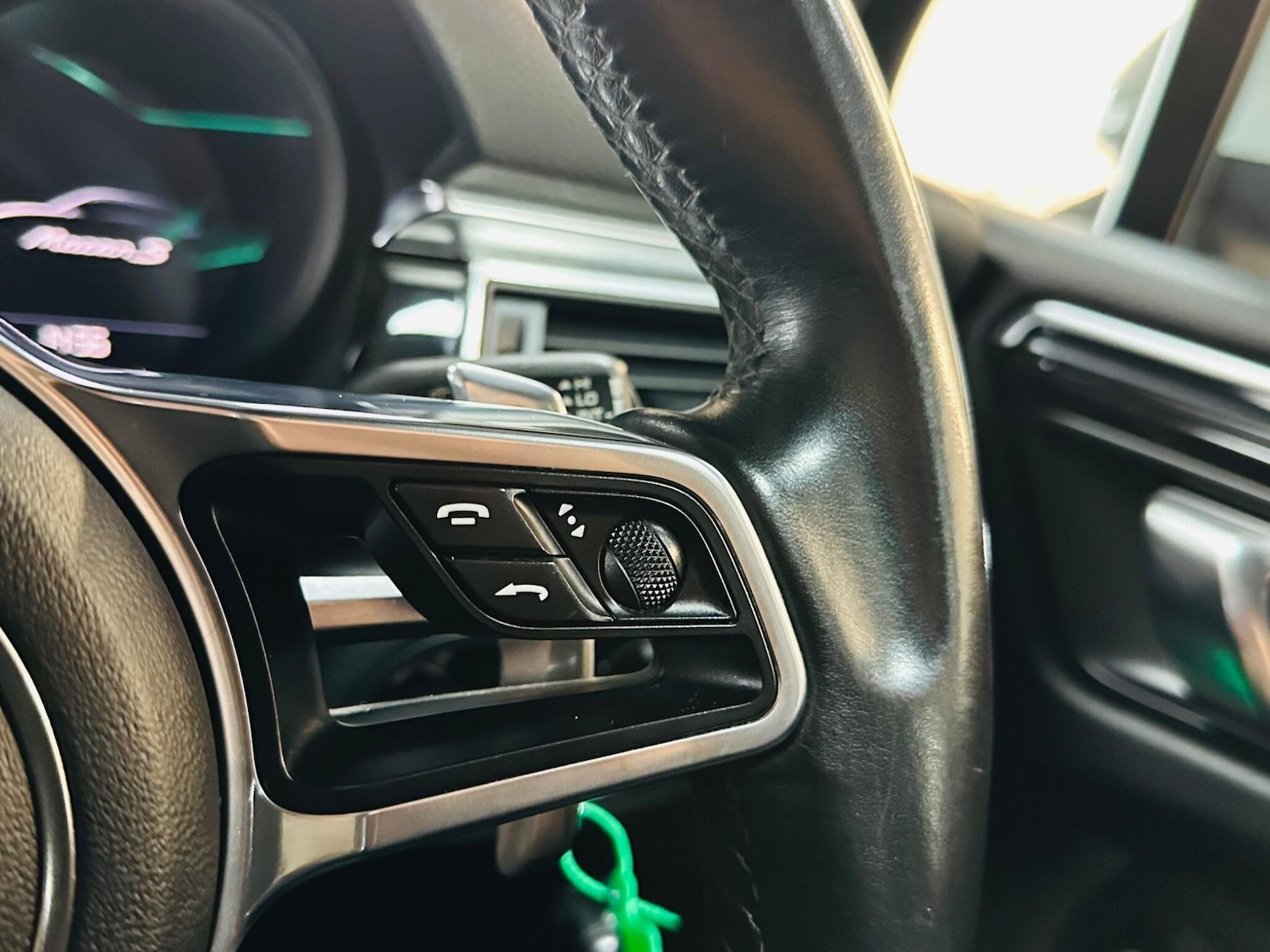 Used Porsche Macan 2015 for sale - 76824524: Photo 54