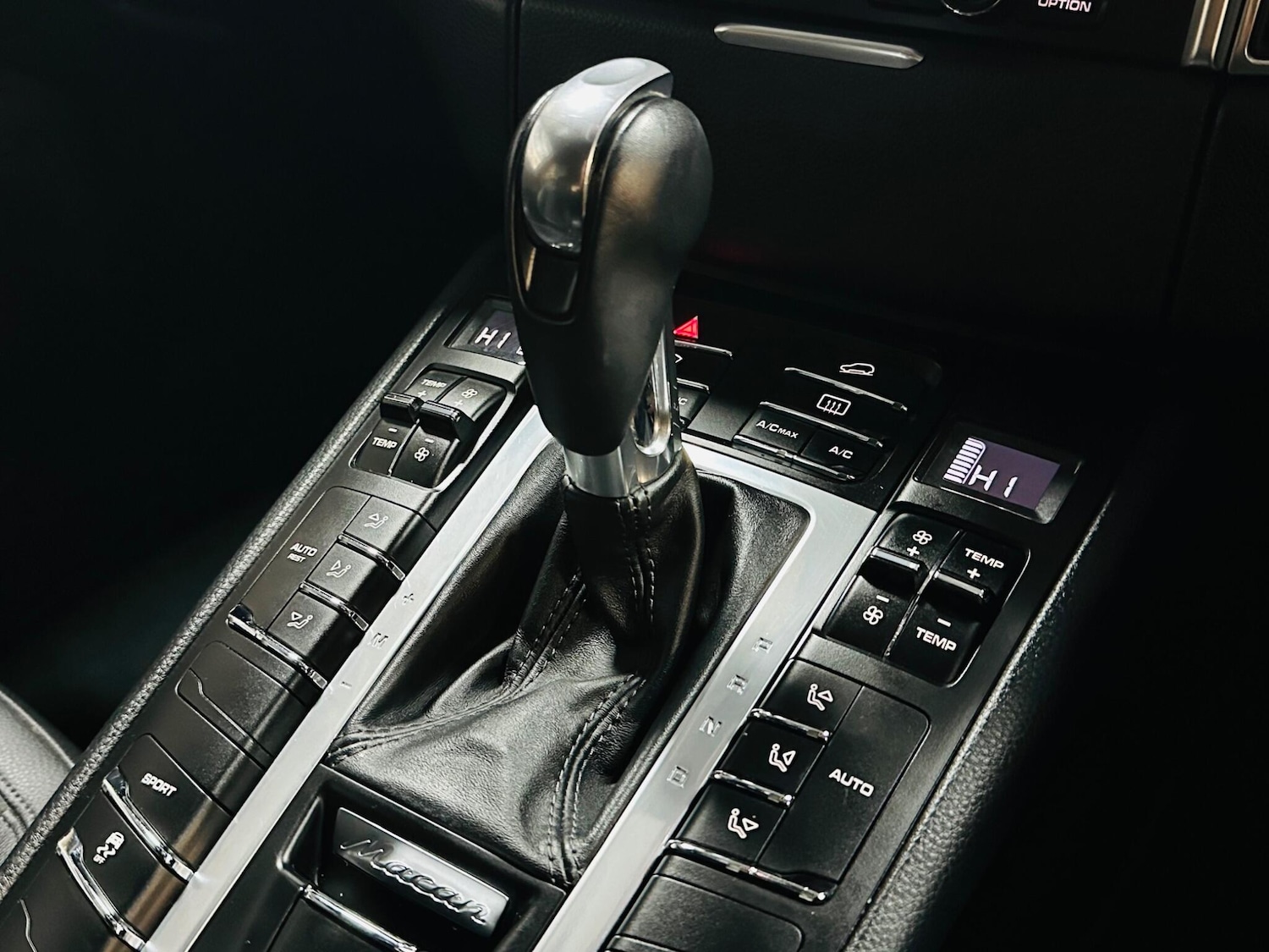 Used Porsche Macan 2015 for sale - 76824524: Photo 56