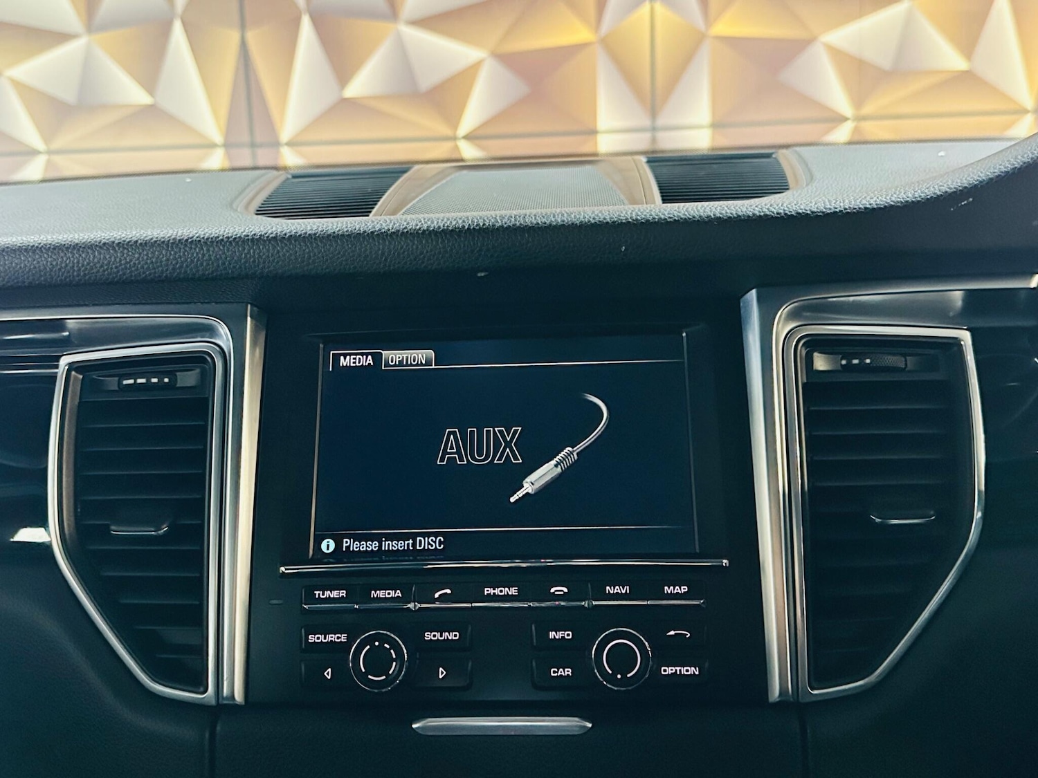 Used Porsche Macan 2015 for sale - 76824524: Photo 62