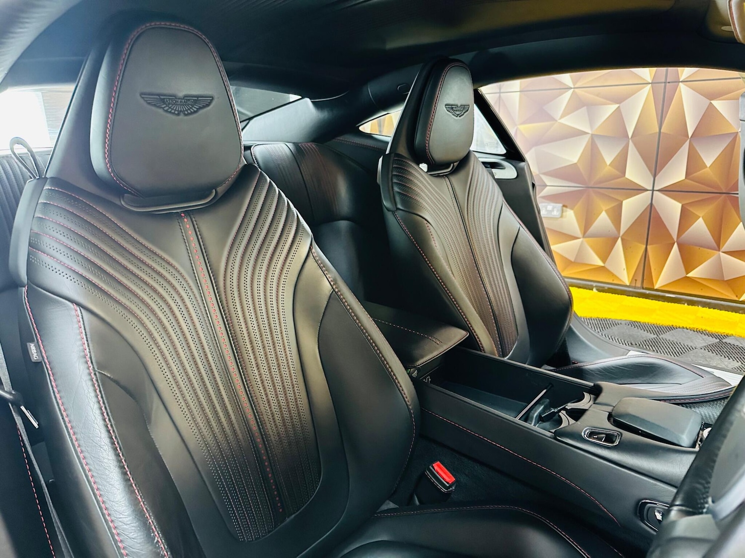 Used Aston Martin DB11 2018 for sale - 77331497: Photo 10