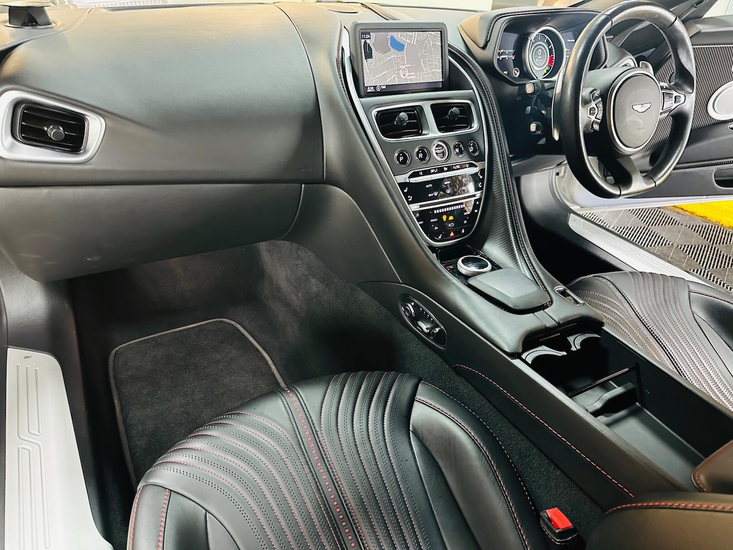 Used Aston Martin DB11 2018 for sale - 77331497: Photo 14