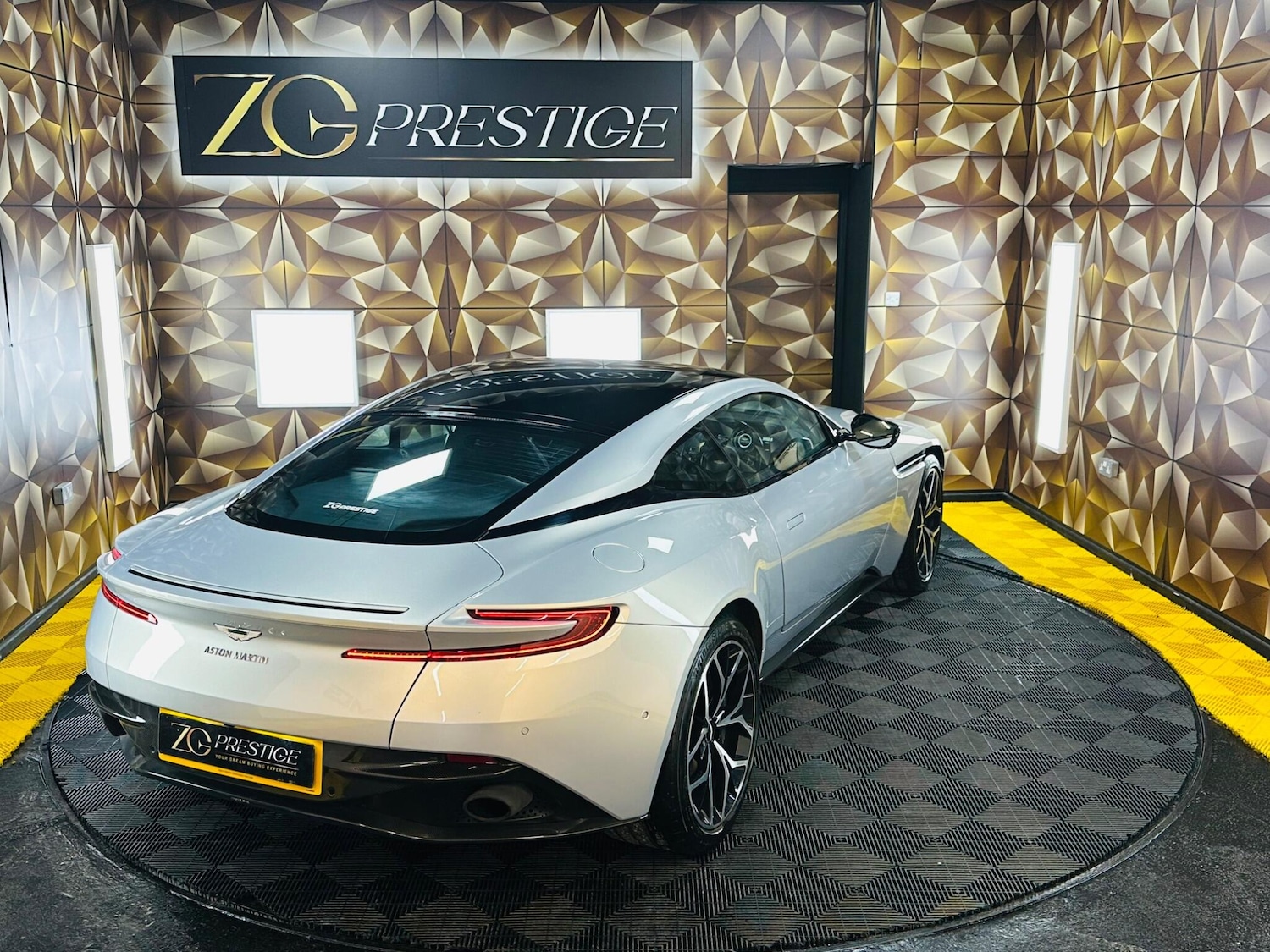 Used Aston Martin DB11 2018 for sale - 77331497: Photo 21