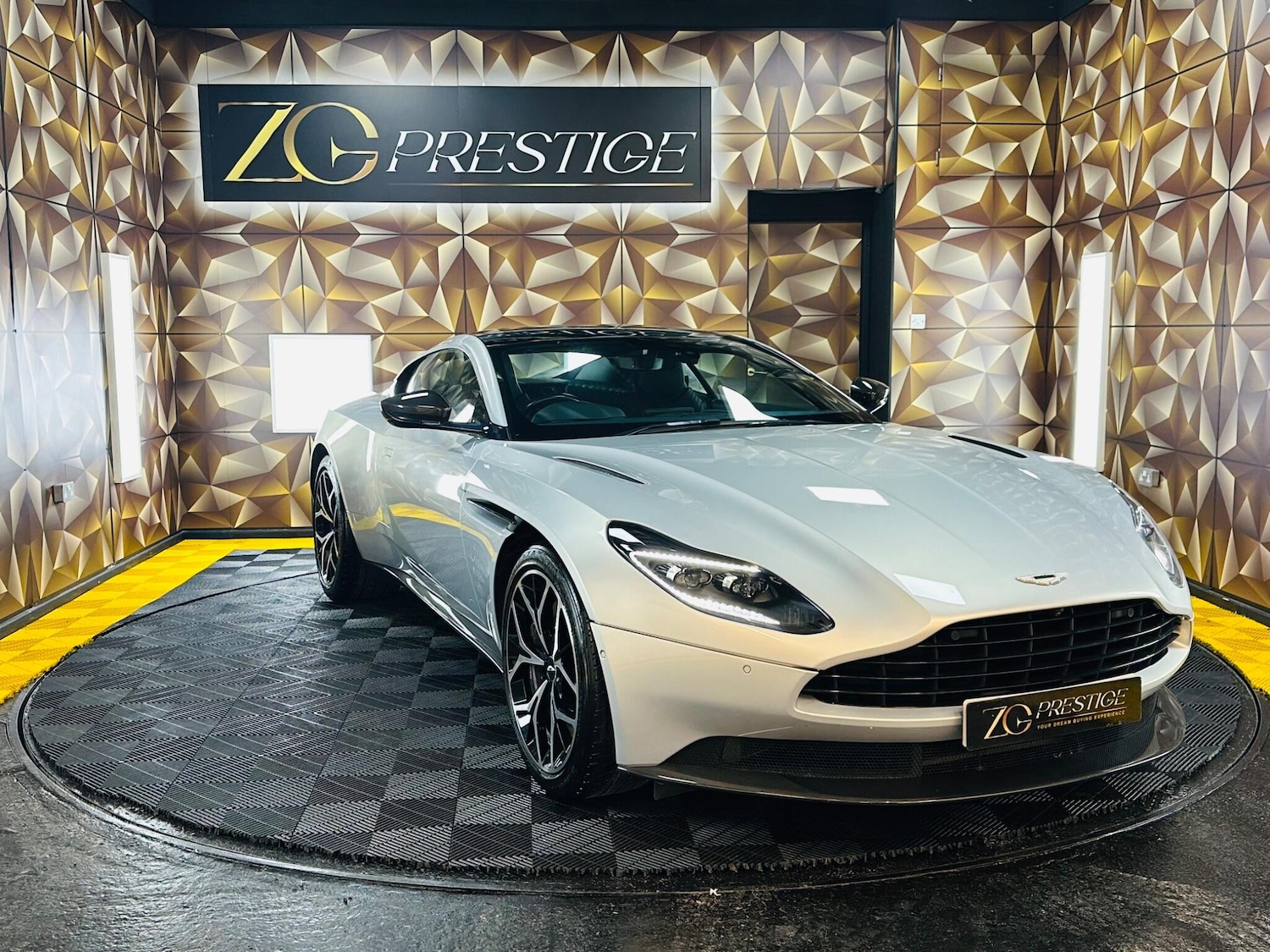 Used Aston Martin DB11 2018 for sale - 77331497: Photo 31