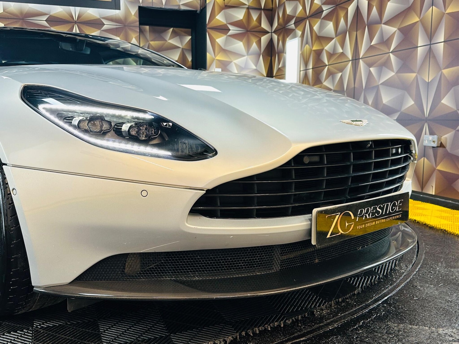 Used Aston Martin DB11 2018 for sale - 77331497: Photo 35