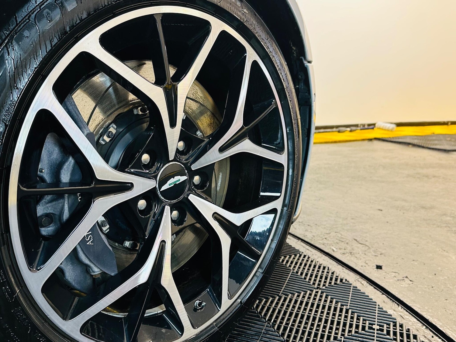 Used Aston Martin DB11 2018 for sale - 77331497: Photo 41