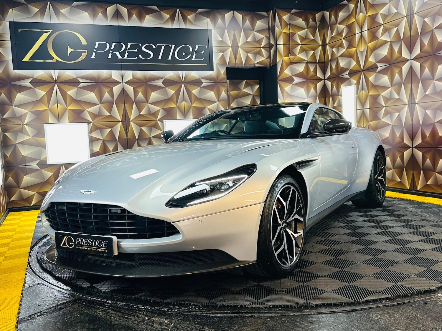 Used Aston Martin DB11 2018 for sale - 77331497: Photo 42