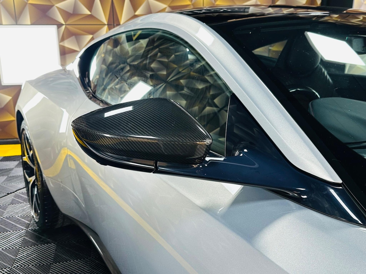 Used Aston Martin DB11 2018 for sale - 77331497: Photo 45