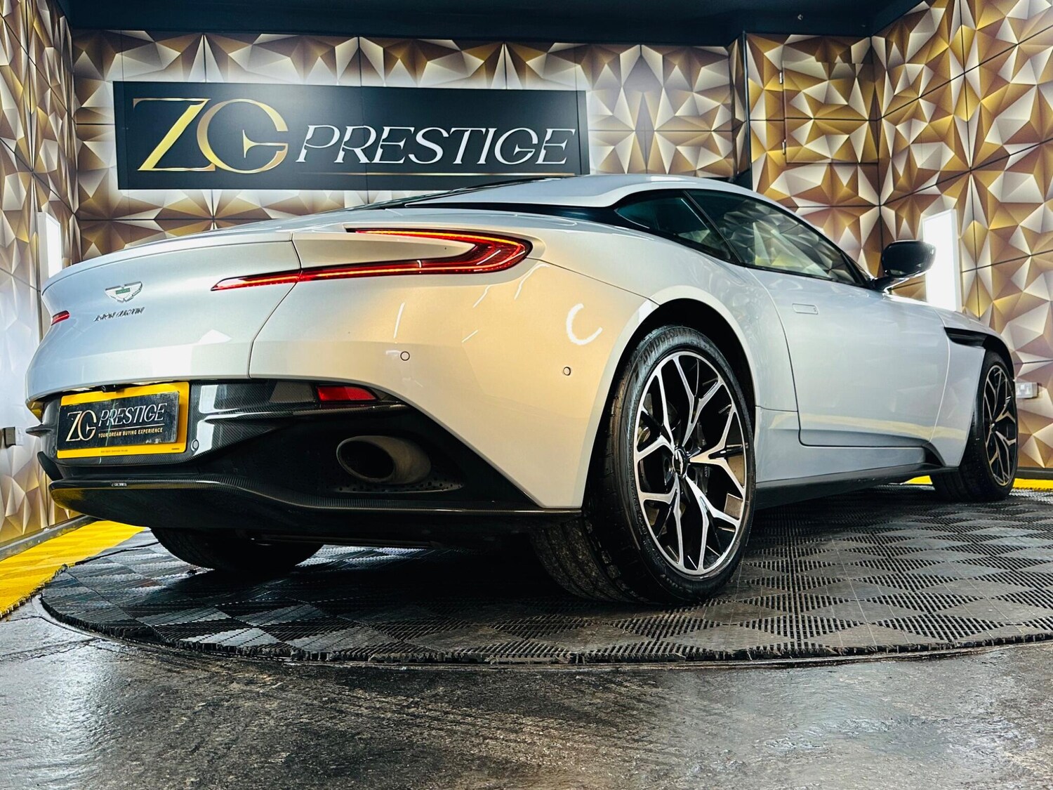Used Aston Martin DB11 2018 for sale - 77331497: Photo 46