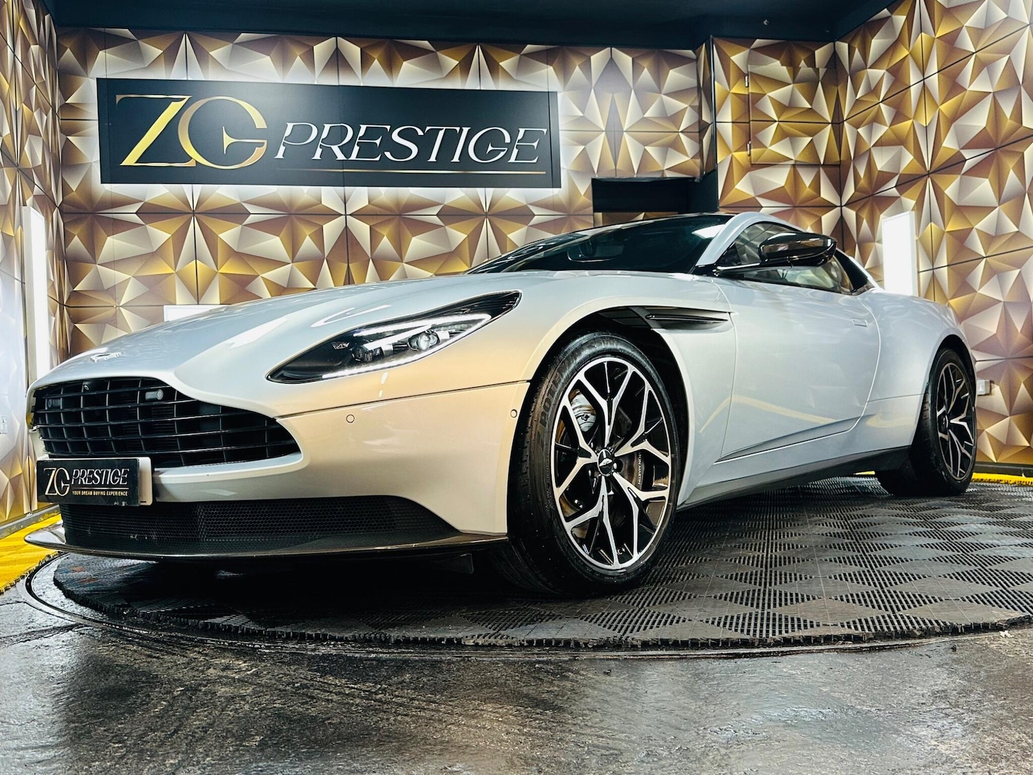 Used Aston Martin DB11 2018 for sale - 77331497: Photo 48