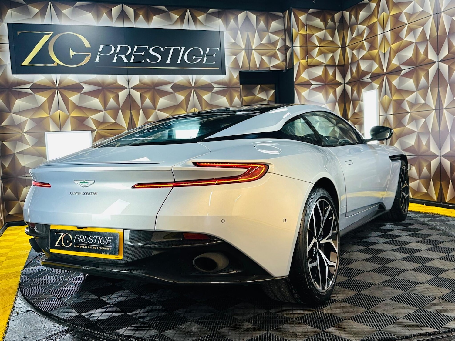 Used Aston Martin DB11 2018 for sale - 77331497: Photo 49