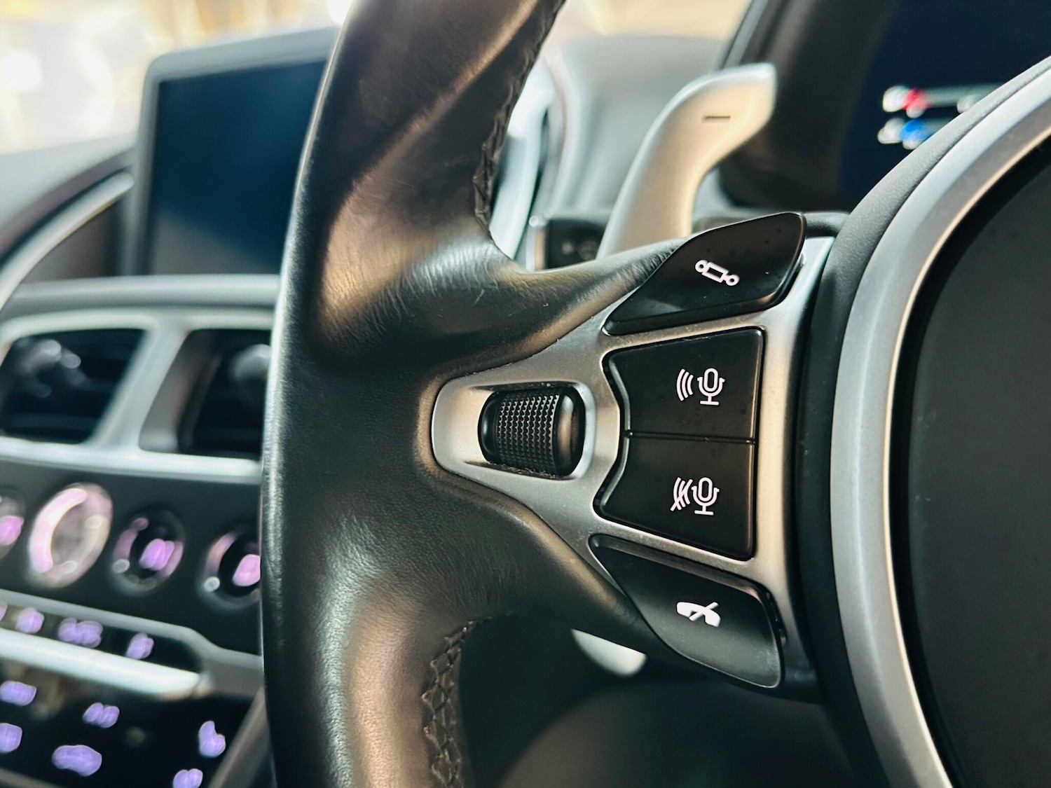 Used Aston Martin DB11 2018 for sale - 77331497: Photo 53