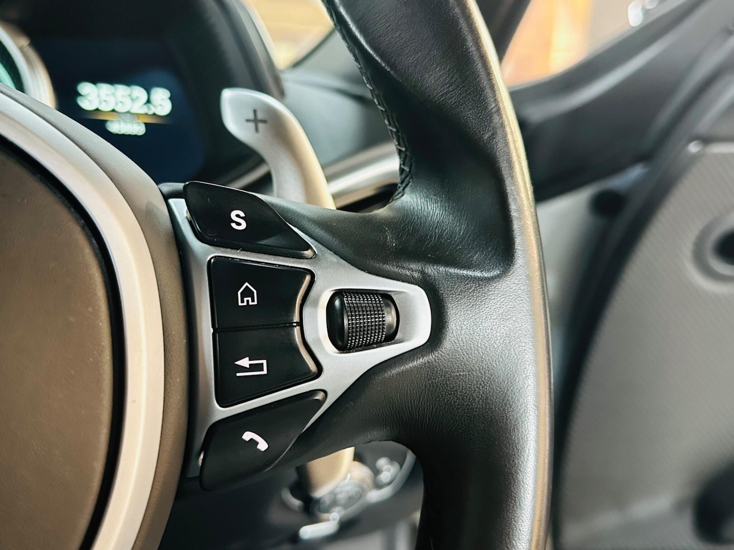 Used Aston Martin DB11 2018 for sale - 77331497: Photo 54