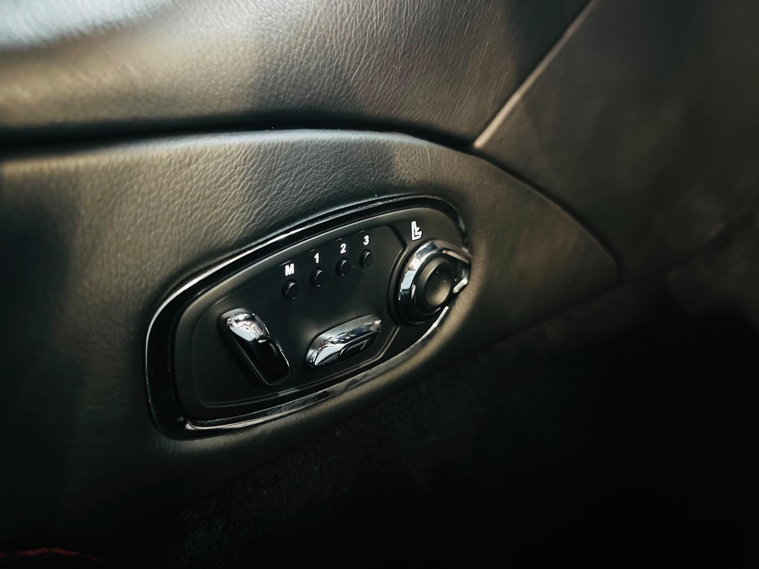 Used Aston Martin DB11 2018 for sale - 77331497: Photo 63