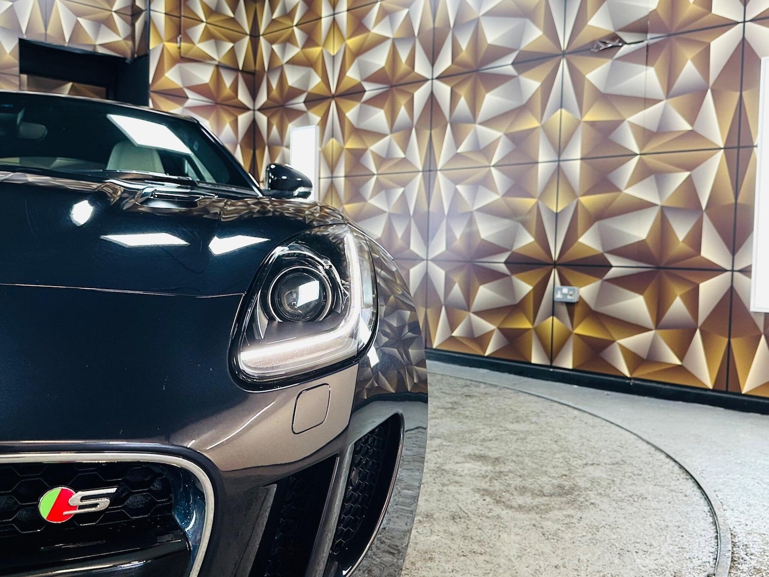 Used Jaguar F-Type 2015 for sale - 76388372: Photo 39