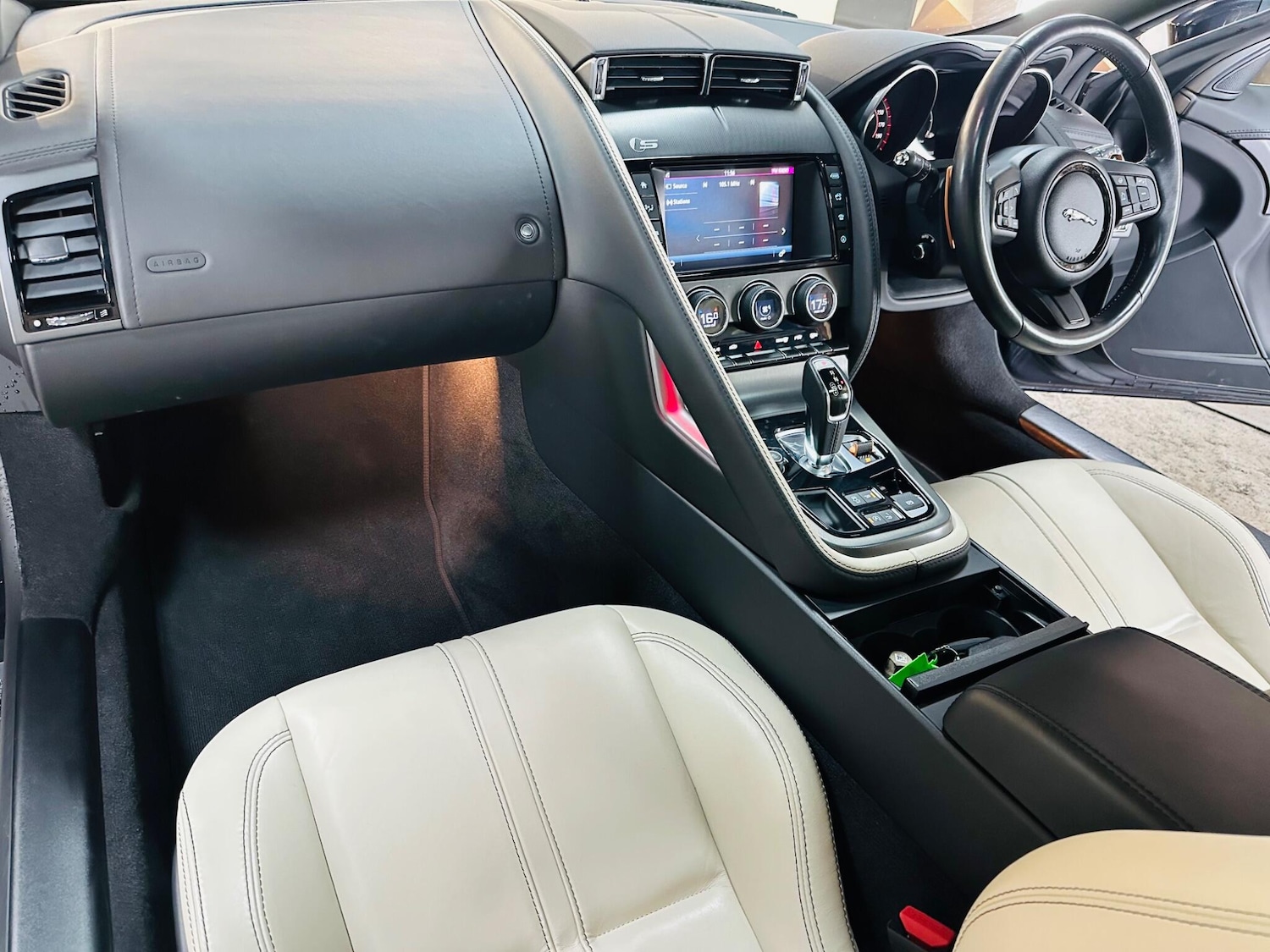 Used Jaguar F-Type 2015 for sale - 76388372: Photo 4