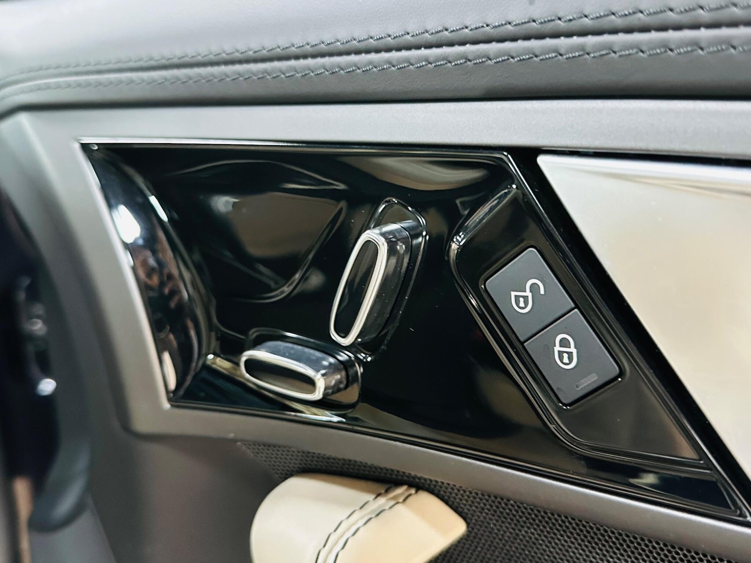 Used Jaguar F-Type 2015 for sale - 76388372: Photo 60