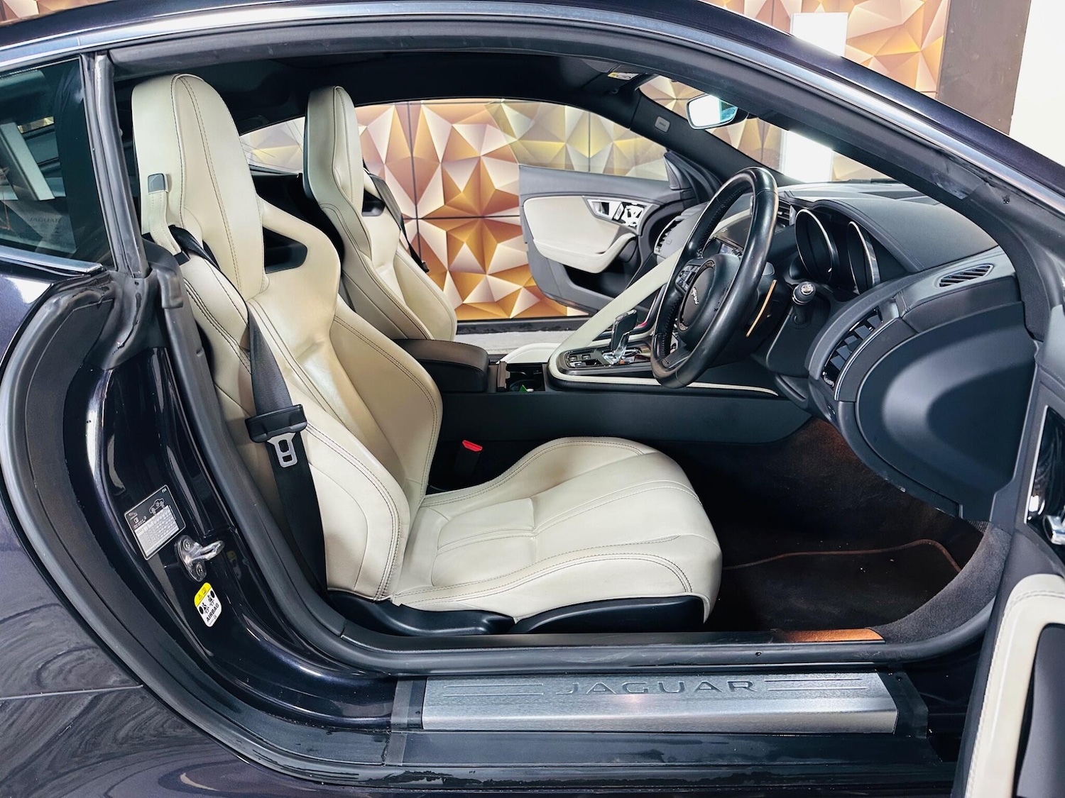 Used Jaguar F-Type 2015 for sale - 76388372: Photo 61