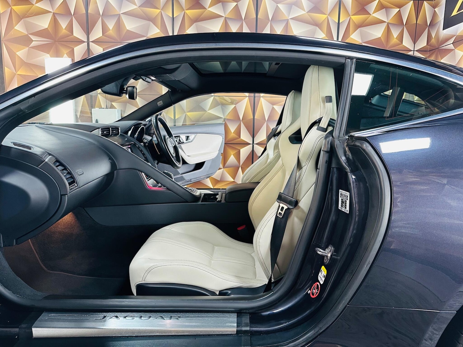 Used Jaguar F-Type 2015 for sale - 76388372: Photo 62