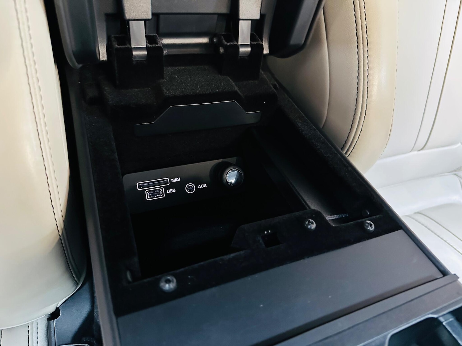 Used Jaguar F-Type 2015 for sale - 76388372: Photo 65