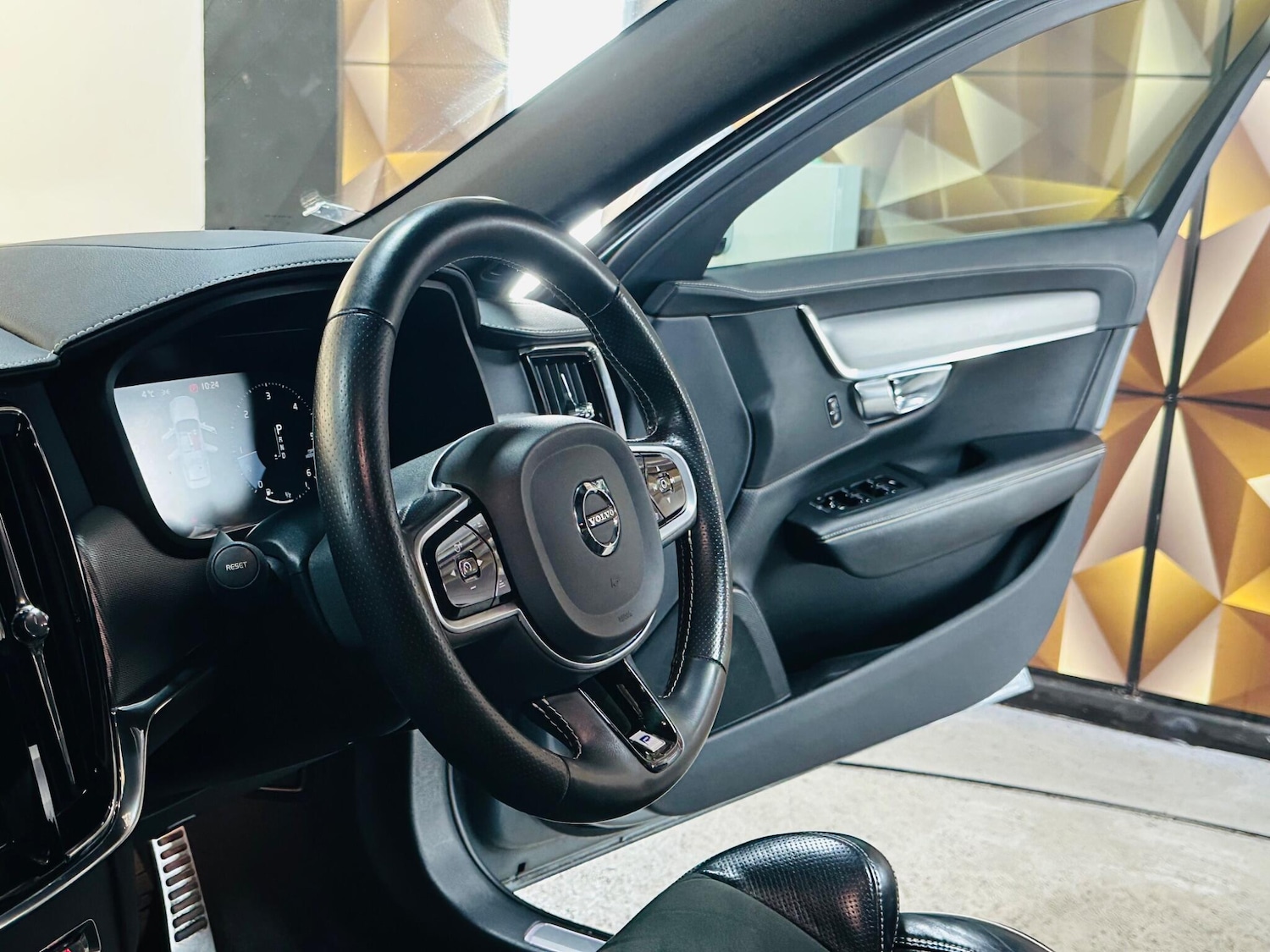 Used Volvo S90 2018 for sale - 76714831: Photo 26