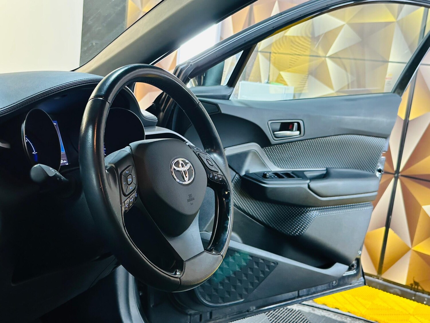 Used Toyota C-HR for sale - 78156738: Photo 34