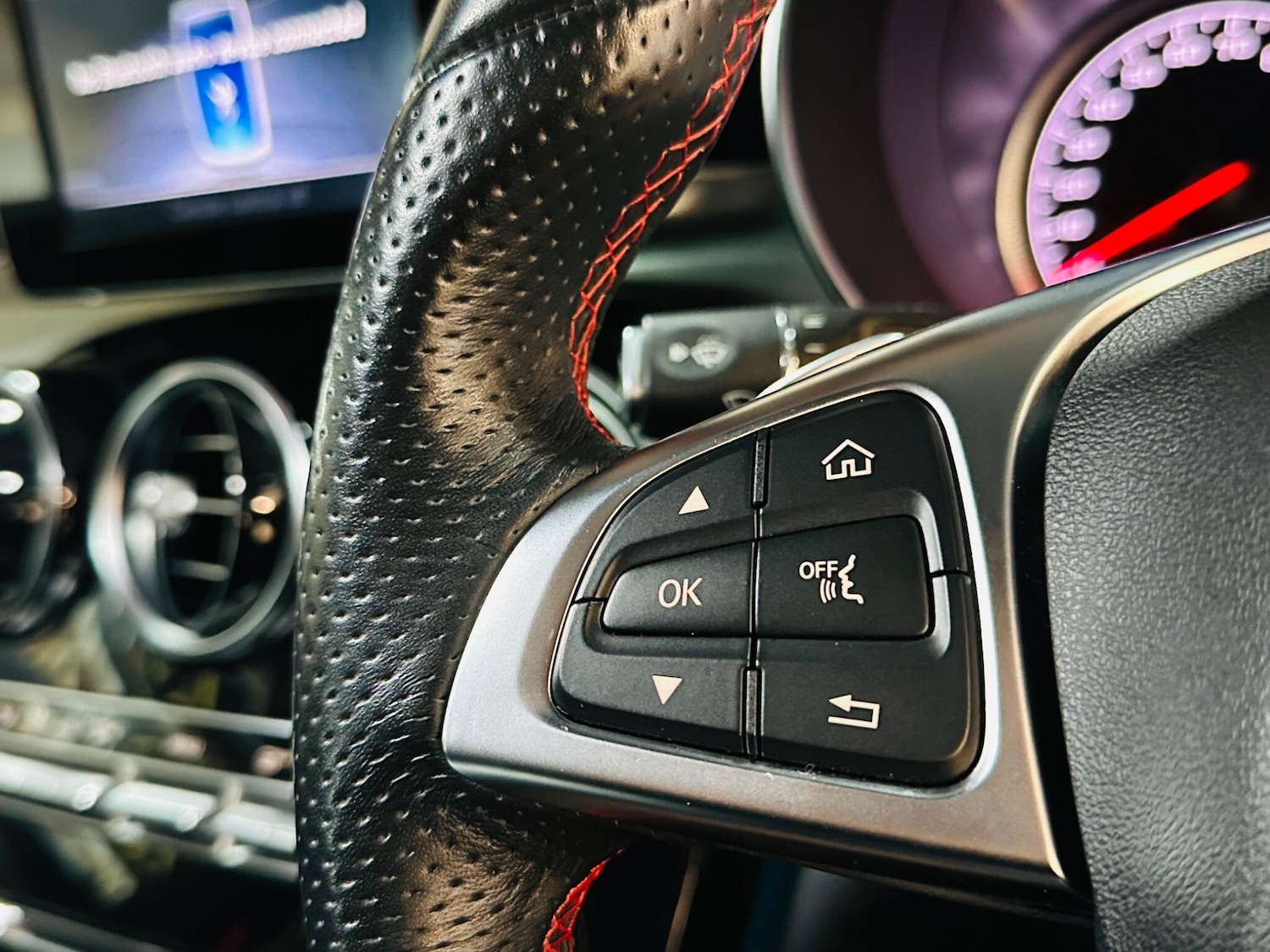 Used Mercedes-Benz GLC 2018 for sale - 76539150: Photo 51