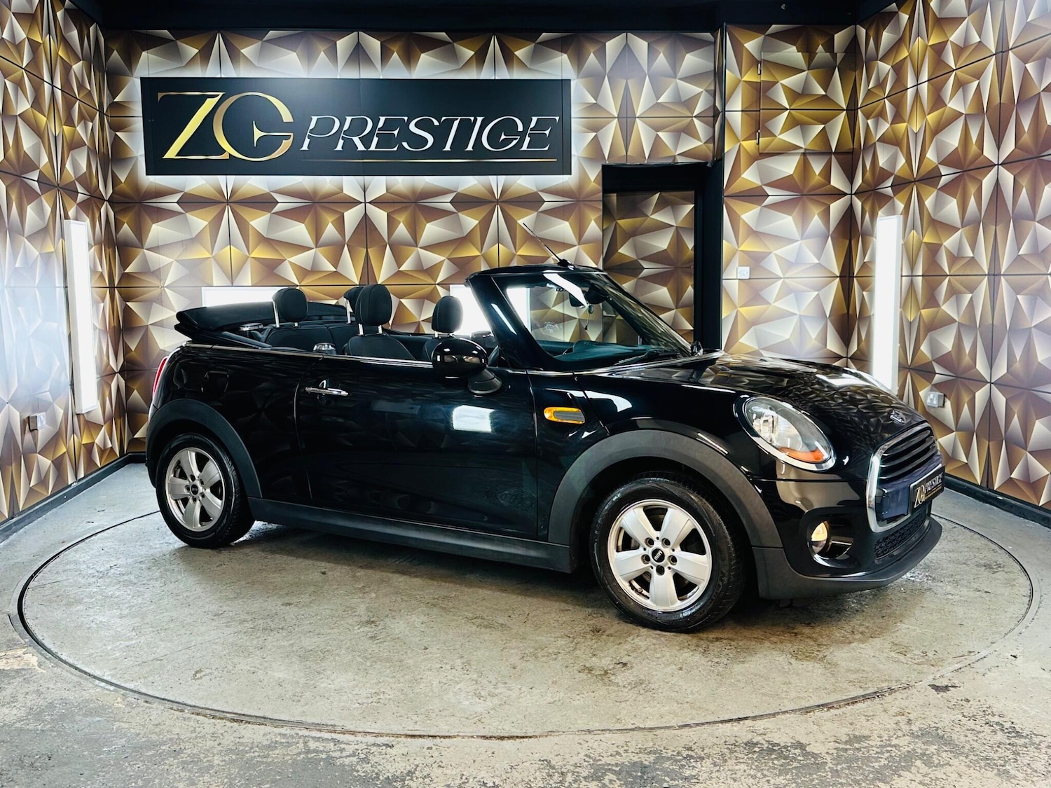 Used MINI Convertible 2017 for sale - 76898501: Photo 1