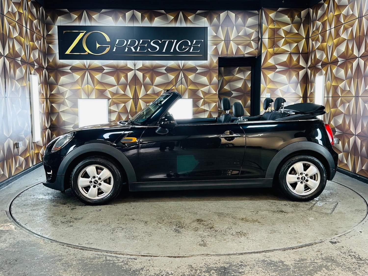 Used MINI Convertible 2017 for sale - 76898501: Photo 11