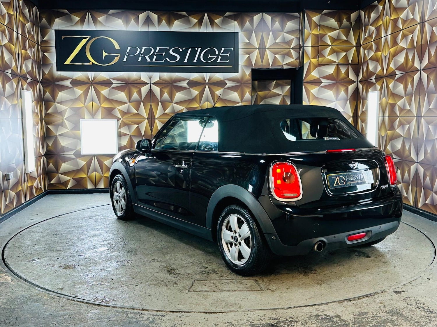 Used MINI Convertible 2017 for sale - 76898501: Photo 17