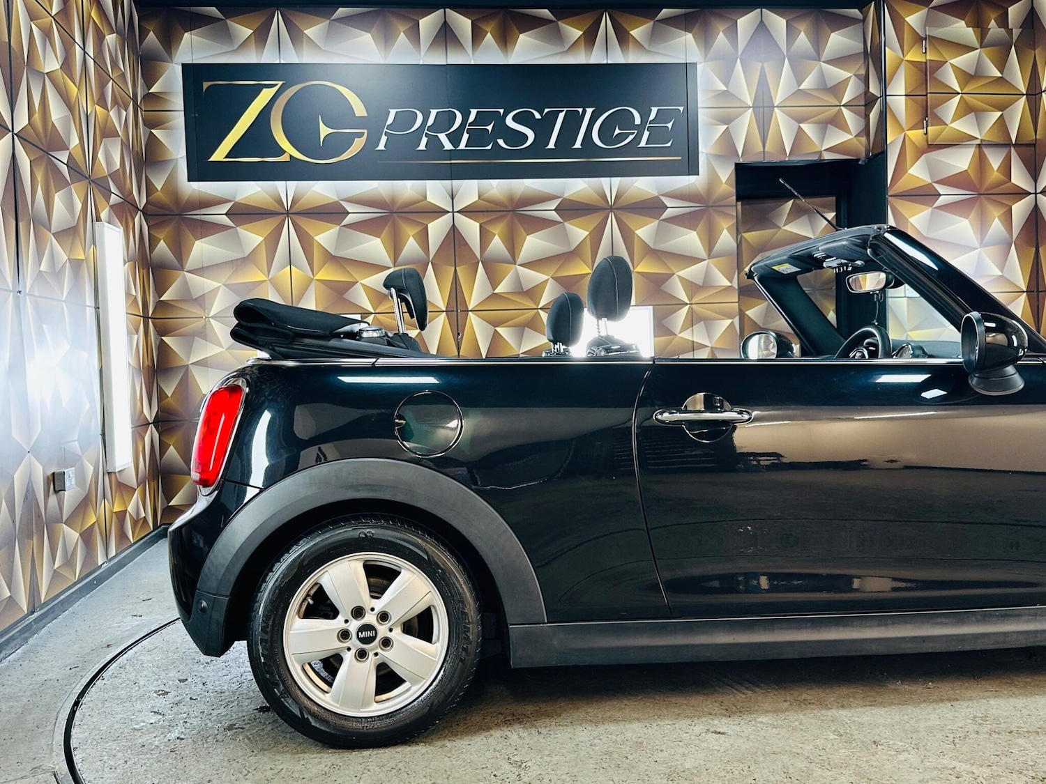 Used MINI Convertible 2017 for sale - 76898501: Photo 29