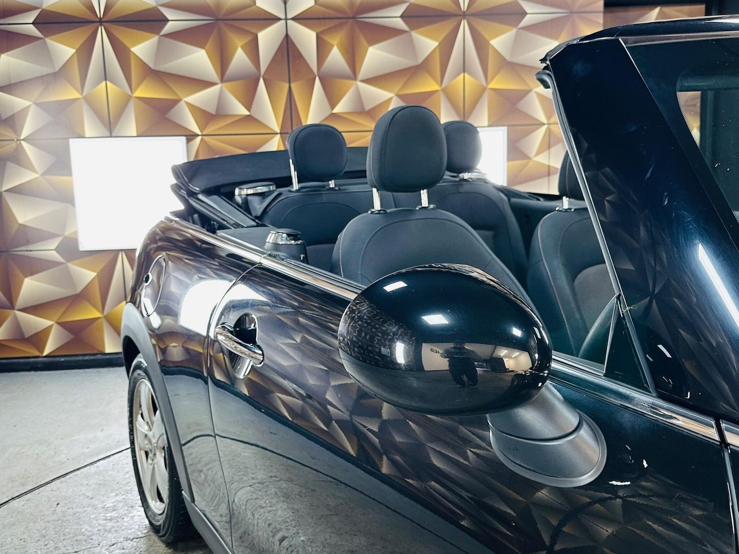 Used MINI Convertible 2017 for sale - 76898501: Photo 33