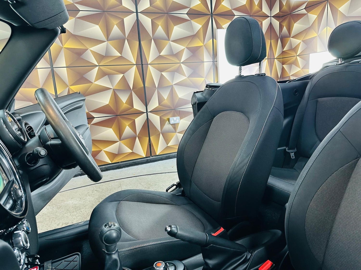 Used MINI Convertible 2017 for sale - 76898501: Photo 6