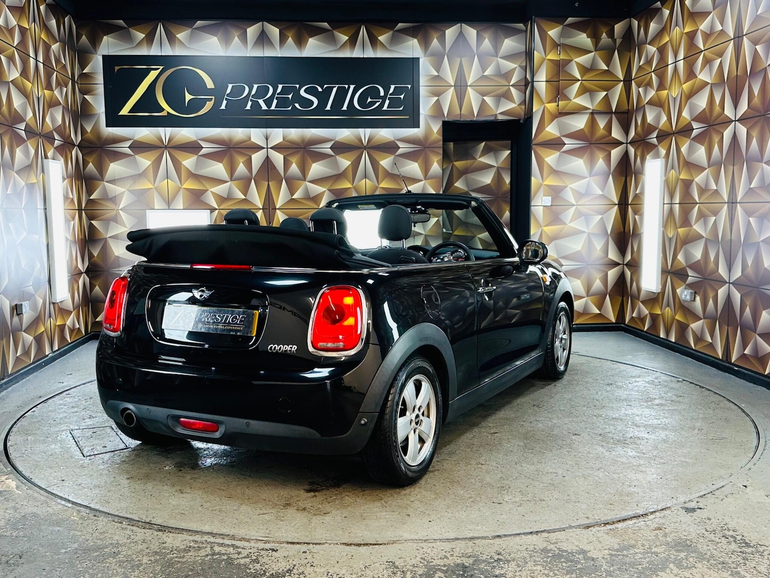 Used MINI Convertible 2017 for sale - 76898501: Photo 7