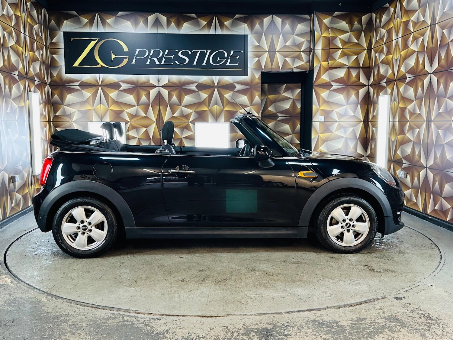Used MINI Convertible 2017 for sale - 76898501: Photo 9
