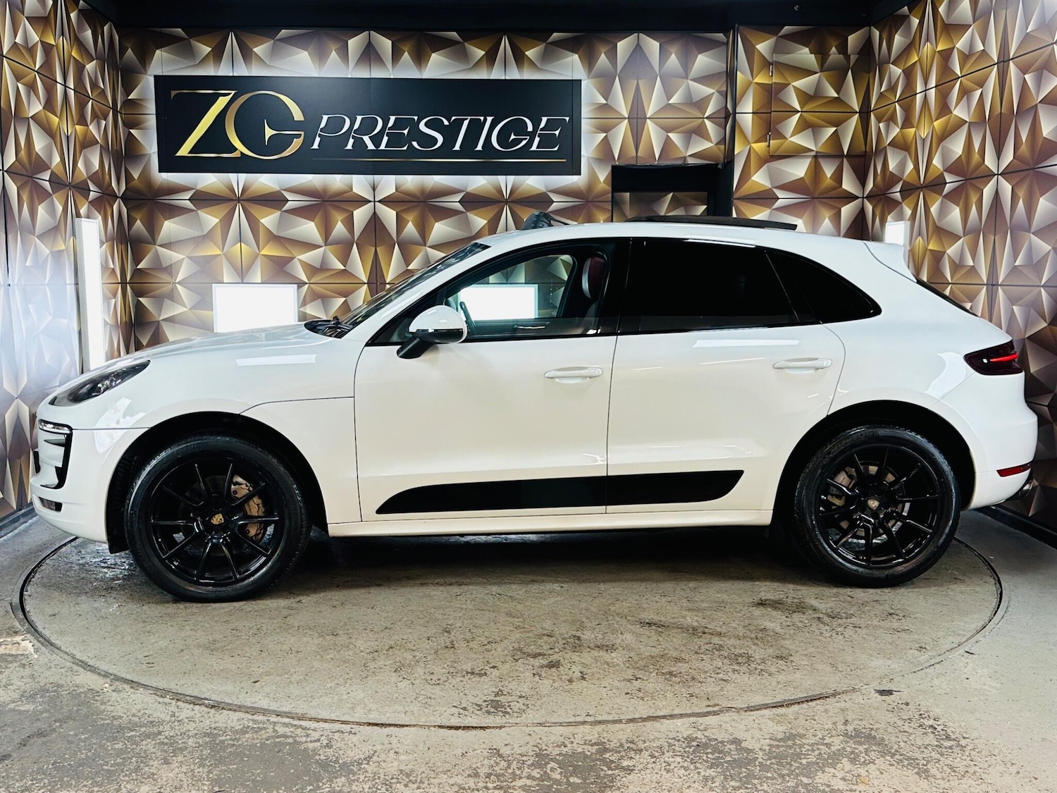 Used Porsche Macan 2015 for sale - 76865157: Photo 11