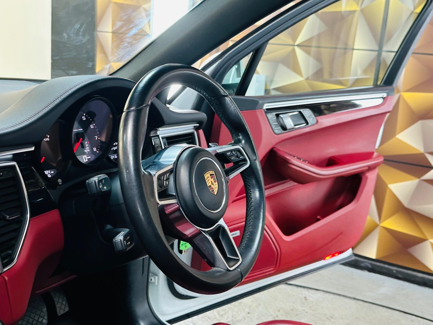 Used Porsche Macan 2015 for sale - 76865157: Photo 34