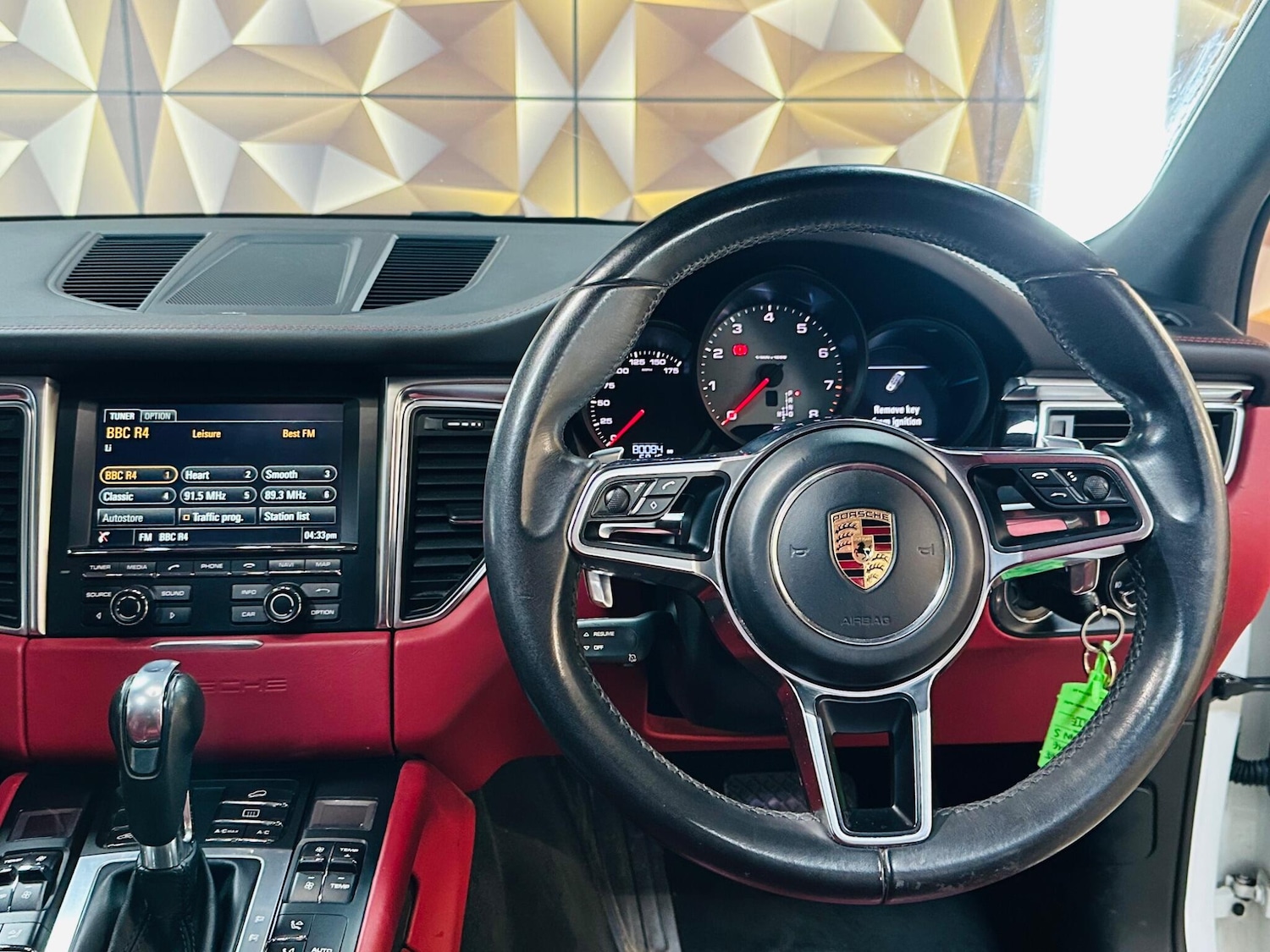 Used Porsche Macan 2015 for sale - 76865157: Photo 44