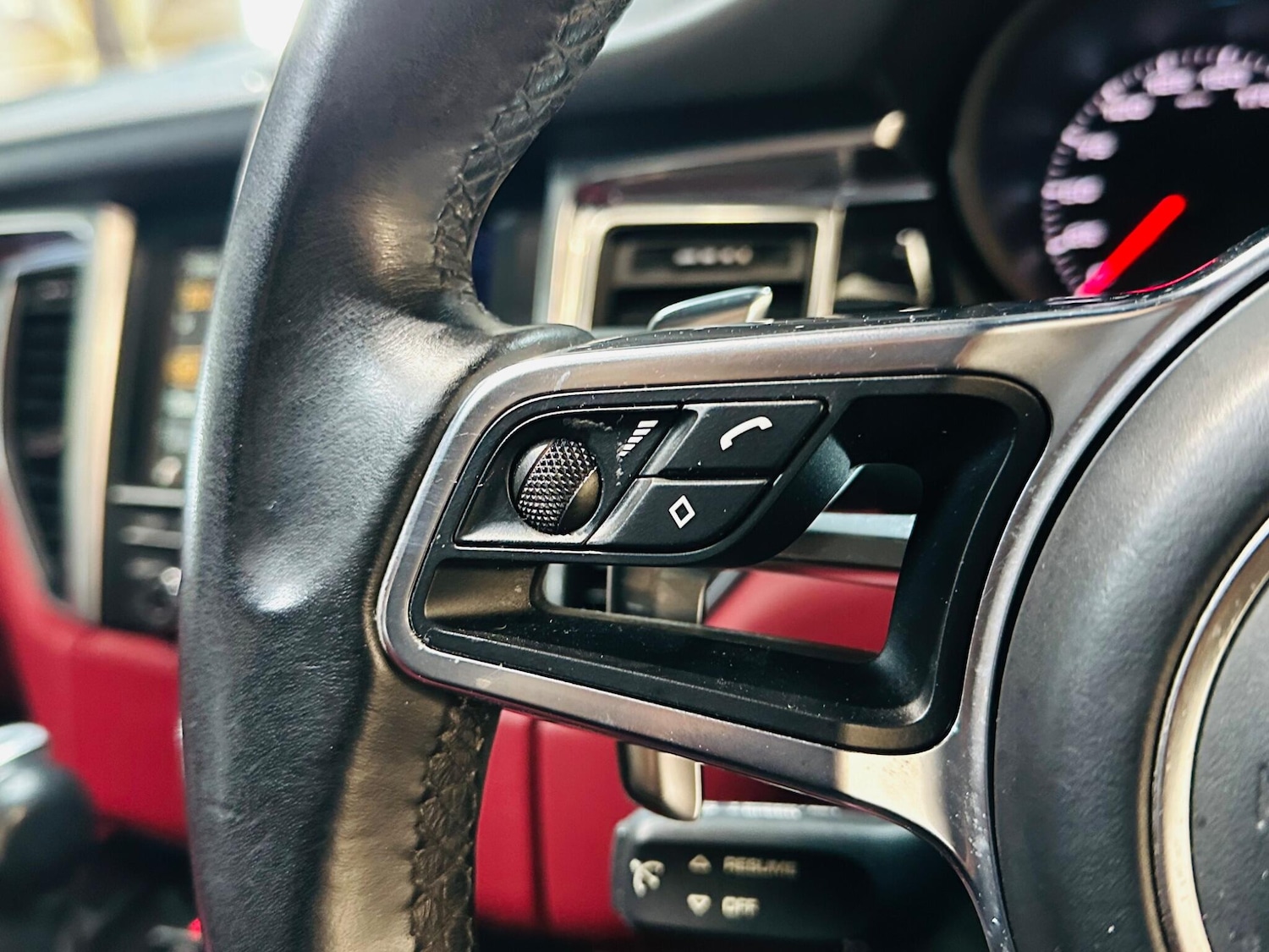 Used Porsche Macan 2015 for sale - 76865157: Photo 46